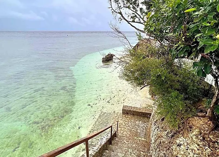 Pescador View Beachfront And Extension By The Ocean & Restaurant * Moalboal