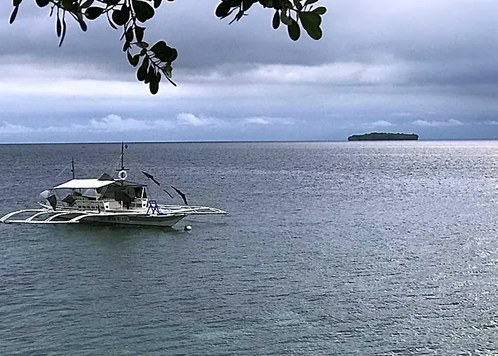 Pescador View Beachfront And Extension By The Ocean & Restaurant Resort *