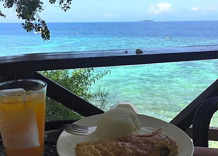 Pescador View Beachfront And Extension By The Ocean & Restaurant Resort *