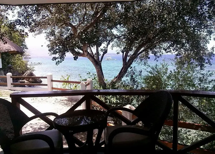Resort Pescador View Beachfront And Extension By The Ocean & Restaurant Moalboal